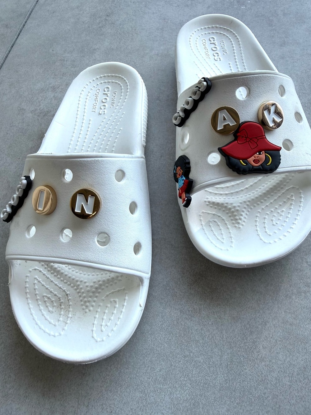 Crocs camo slide SZ 8 women 6 men’s white slip on sandals rubber logo charms